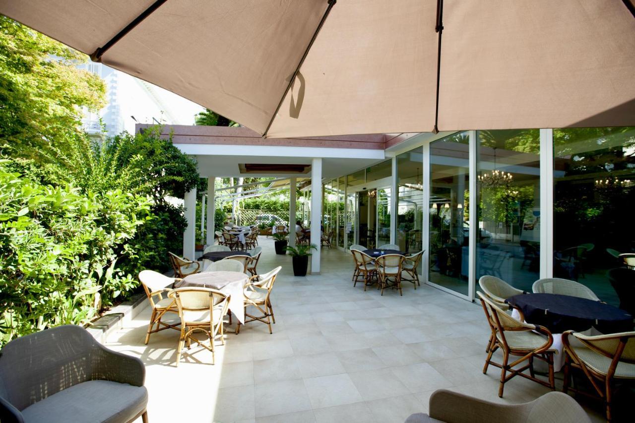 Hotel Maestri Riccione Exterior foto